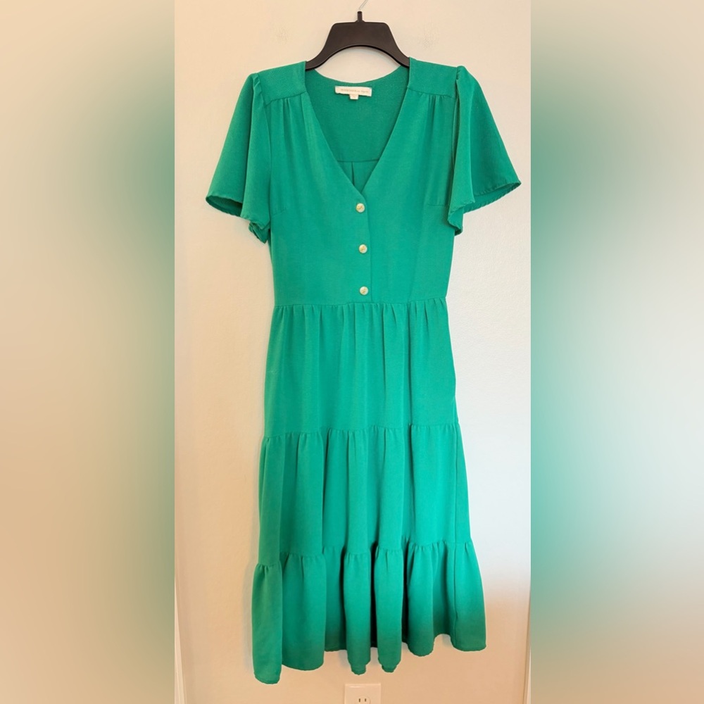 Monteau Green V-Neck Tiered Maxi Dress - Size Medium